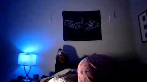 Snapshot of popoutmama chatting on 12.31.24 popoutmama online show from 12.31.24