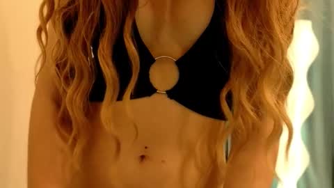 Snapshot of poppybloopy chatting on 11.25.25 April online show from 11.25.25