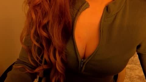 Snapshot of poppybloopy chatting on 12.05.25 April online show from 12.05.25