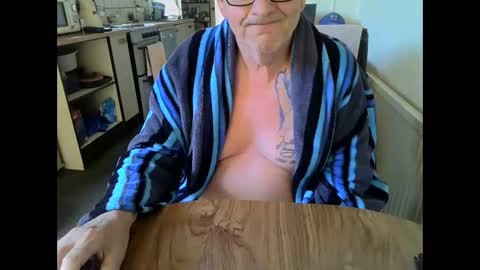 Snapshot of poshman65 chatting on 06.05.26 poshman65 online show from 06.05.26