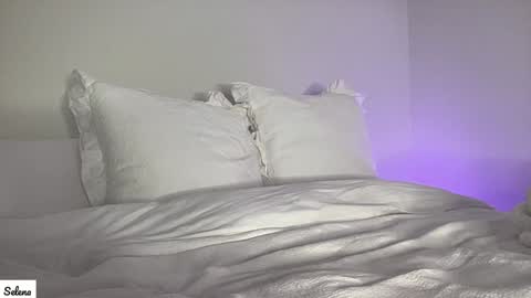 Snapshot of poutyselena chatting on 12.28.24 Selena online show from 12.28.24