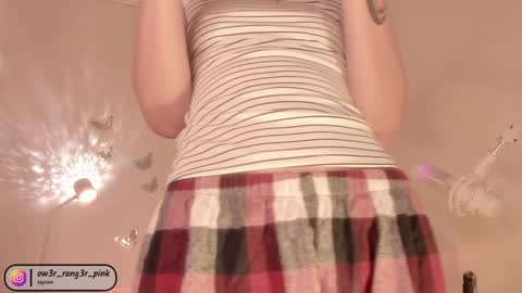 Snapshot of power_ranger_pink chatting on 01.13.25 genie online show from 01.13.25