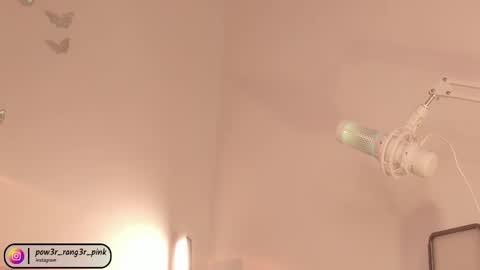 Snapshot of power_ranger_pink chatting on 02.21.25 genie online show from 02.21.25