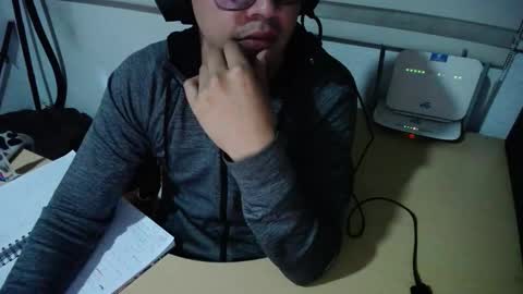 Snapshot of powerfulzeus2 chatting on 09.11.25 powerfulzeus2 online show from 09.11.25