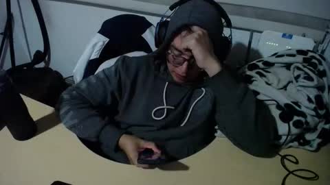 Snapshot of powerfulzeus2 chatting on 09.20.25 powerfulzeus2 online show from 09.20.25