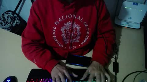 Snapshot of powerfulzeus2 chatting on 09.30.25 powerfulzeus2 online show from 09.30.25