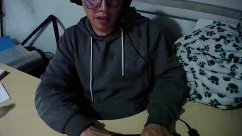 Snapshot of powerfulzeus2 chatting on 10.28.25 powerfulzeus2 online show from 10.28.25