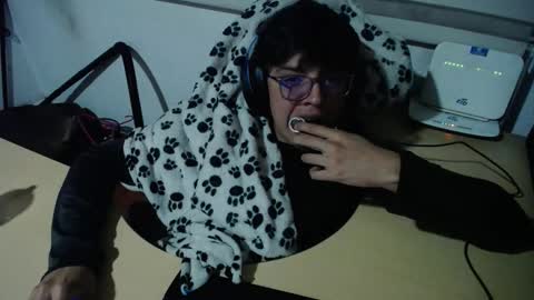 Snapshot of powerfulzeus2 chatting on 10.29.25 powerfulzeus2 online show from 10.29.25