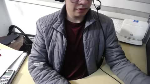 Snapshot of powerfulzeus2 chatting on 11.11.25 powerfulzeus2 online show from 11.11.25