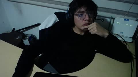 Snapshot of powerfulzeus2 chatting on 11.21.25 powerfulzeus2 online show from 11.21.25