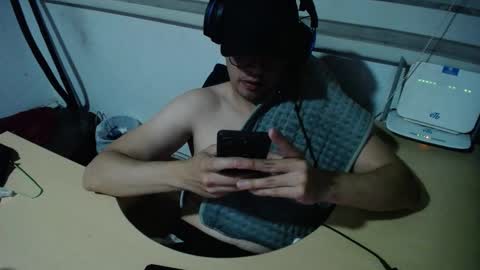 Snapshot of powerfulzeus2 chatting on 11.28.25 powerfulzeus2 online show from 11.28.25