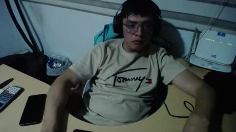 Snapshot of powerfulzeus2 chatting on 11.29.25 powerfulzeus2 online show from 11.29.25