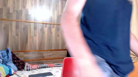 Snapshot of powertwinky chatting on 10.04.25 chris independent online show from 10.04.25