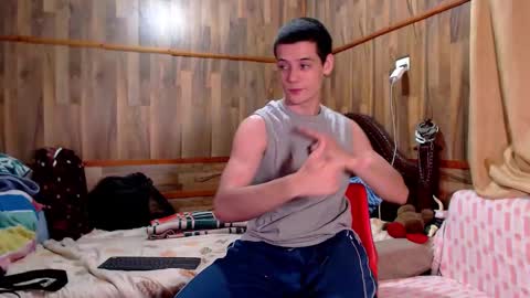 Snapshot of powertwinky chatting on 10.08.25 chris independent online show from 10.08.25