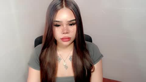 MAXXINE online show from 02.05.25