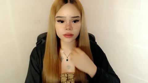 MAXXINE online show from 10.07.25