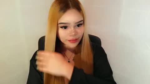 MAXXINE online show from 12.04.25