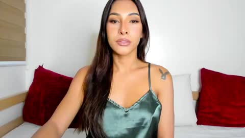 Snapshot of preciousisland chatting on 01.26.25 Paula online show from 01.26.25