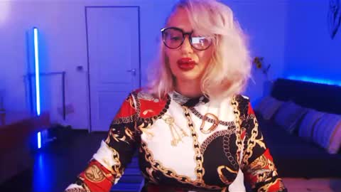 Snapshot of preggyhotmommy chatting on 12.11.24 Victoria online show from 12.11.24