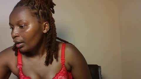 Snapshot of prettie_essy chatting on 12.14.25 Essy online show from 12.14.25