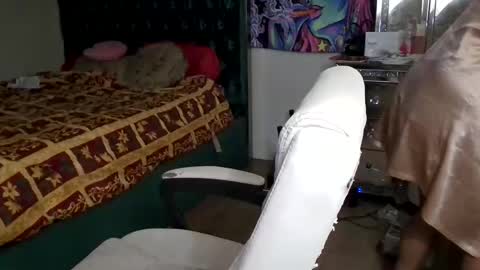 Yasmine pretty online show from 12.20.24