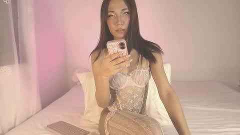 Snapshot of pretty_aerii chatting on 03.17.26 sarah online show from 03.17.26