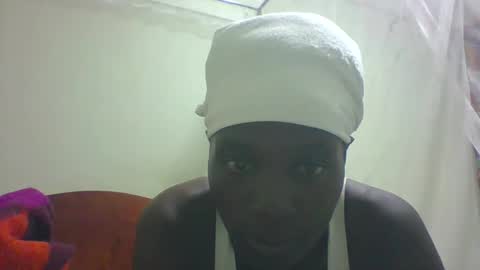 pretty_betty_ online show from 02.04.25