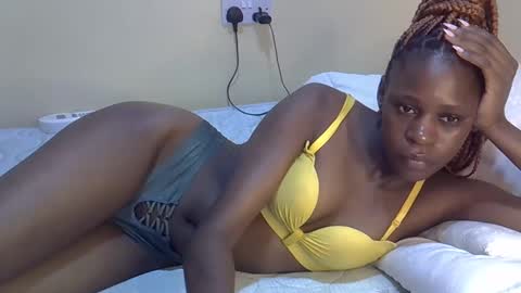 pretty_daniella online show from 02.12.25