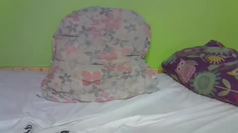 Snapshot of pretty_g2 chatting on 10.04.25 pretty_g2 online show from 10.04.25