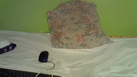 Snapshot of pretty_g2 chatting on 10.18.25 pretty_g2 online show from 10.18.25