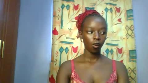 Snapshot of pretty_hearts chatting on 04.08.26 Shillah online show from 04.08.26