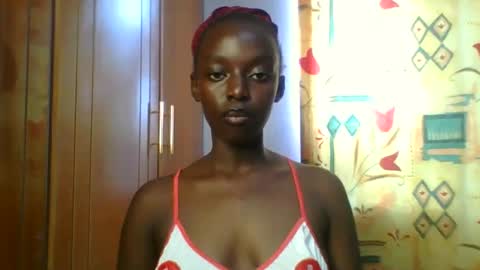 Snapshot of pretty_hearts chatting on 04.11.26 Shillah online show from 04.11.26