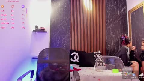 Snapshot of pretty_honey22 chatting on 05.19.26 pretty_honey22 online show from 05.19.26