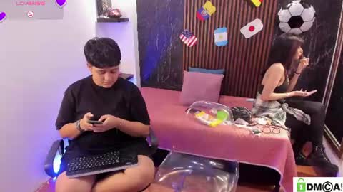 Snapshot of pretty_honey22 chatting on 06.17.26 pretty_honey22 online show from 06.17.26