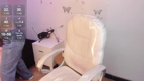 Snapshot of pretty_johnson_ chatting on 04.07.26 pretty online show from 04.07.26