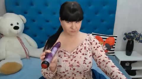 Snapshot of pretty_malika chatting on 02.09.25 pretty_malika online show from 02.09.25