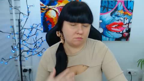 Snapshot of pretty_malika chatting on 11.25.25 pretty_malika online show from 11.25.25