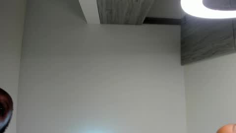 Snapshot of pretty_peshy chatting on 04.19.26 pretty_peshy online show from 04.19.26