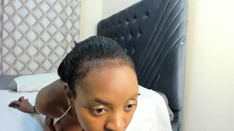 Snapshot of pretty_peshy chatting on 04.29.26 pretty_peshy online show from 04.29.26