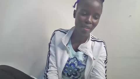 Snapshot of pretty_petite_ebony chatting on 12.06.24 pretty_petite_ebony online show from 12.06.24