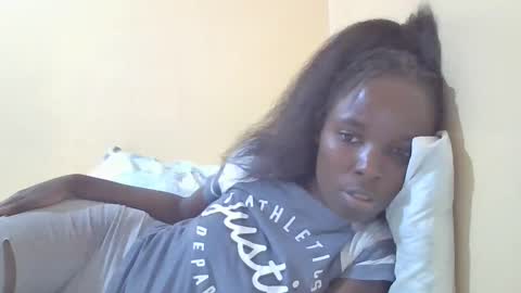 Snapshot of pretty_petite_ebony chatting on 03.10.25 pretty_petite_ebony online show from 03.10.25