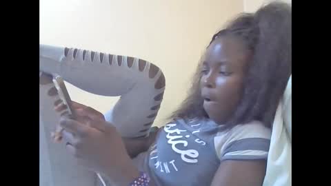 Snapshot of pretty_petite_ebony chatting on 03.10.25 pretty_petite_ebony online show from 03.10.25