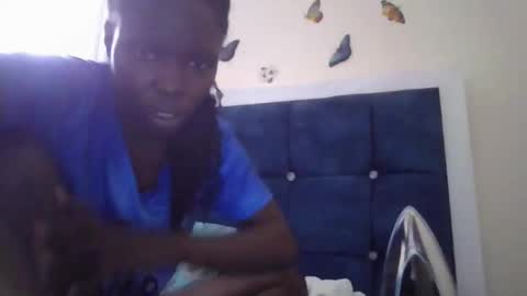 Snapshot of pretty_petite_ebony chatting on 09.24.25 pretty_petite_ebony online show from 09.24.25