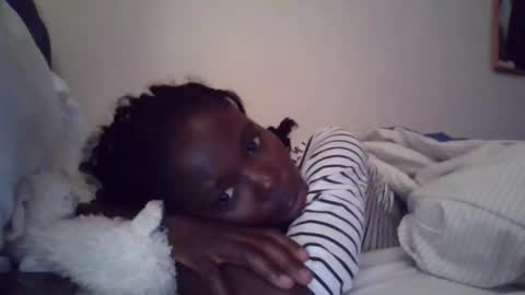 Snapshot of pretty_petite_ebony chatting on 10.06.25 pretty_petite_ebony online show from 10.06.25