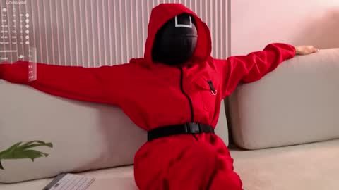 Elina online show from 10.31.25