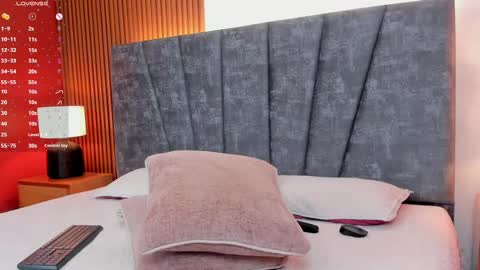 Daisy Flower online show from 02.19.25