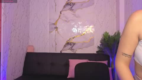 pretty_tay online show from 04.21.26