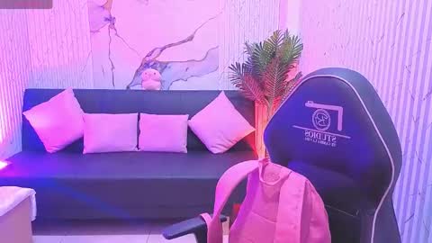 pretty_tay online show from 04.25.26