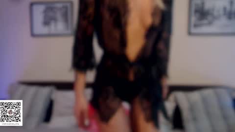 Snapshot of prettyalmaa chatting on 11.03.25 Alma online show from 11.03.25