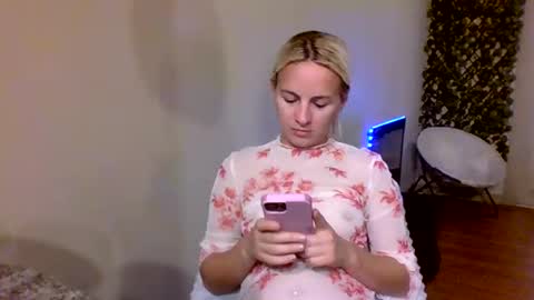 Snapshot of prettybabypetite chatting on 12.22.25 Missy Jack online show from 12.22.25